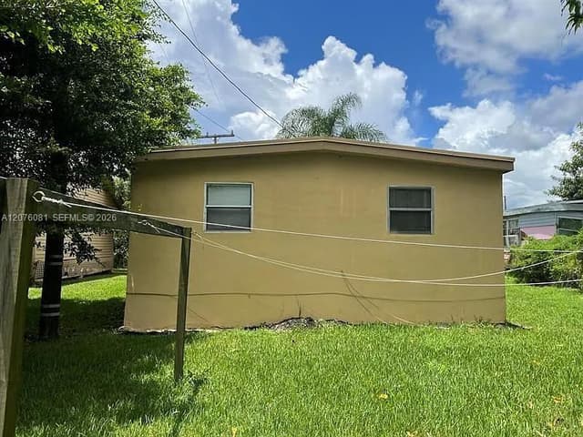 418 S Cocoanut Rd, Pahokee FL 33476 - Pahokee, FL - Photo 2