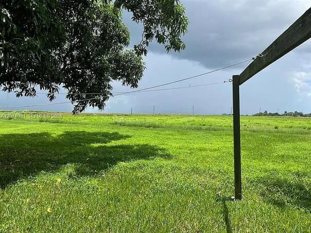 418 S Cocoanut Rd, Pahokee FL 33476 - Pahokee, FL - Photo 3