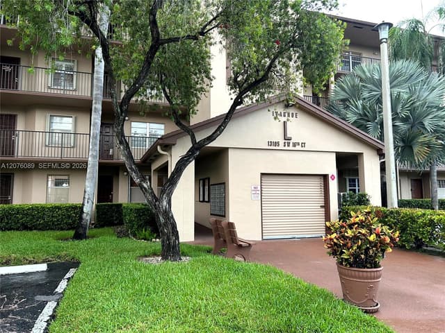 13105 SW 16 CT # 105L, Pembroke Pines FL 33027 - Pembroke Pines, FL - Photo 2