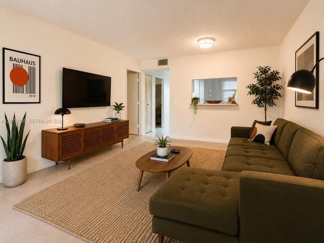 13105 SW 16 CT # 105L, Pembroke Pines FL 33027 - Pembroke Pines, FL - Photo 6