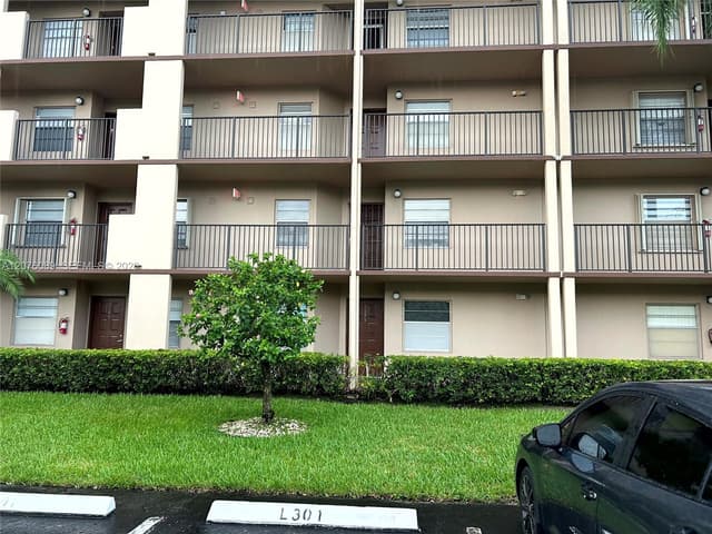 13105 SW 16 CT # 105L, Pembroke Pines FL 33027 - Pembroke Pines, FL - Photo 4