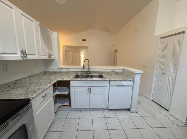 838 E PALM RUN Drive, North Lauderdale FL 33068 - North Lauderdale, FL - Photo 6