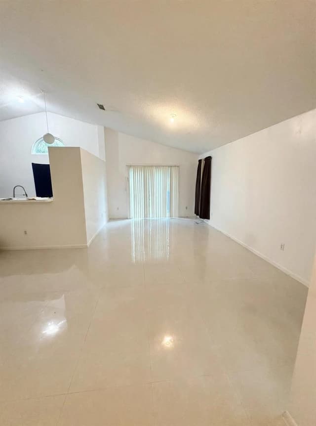 838 E PALM RUN Drive, North Lauderdale FL 33068 - North Lauderdale, FL - Photo 5