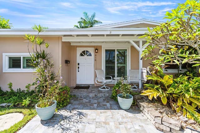 916 W DUVAL Street, Lantana FL 33462 - Lantana, FL - Photo 2