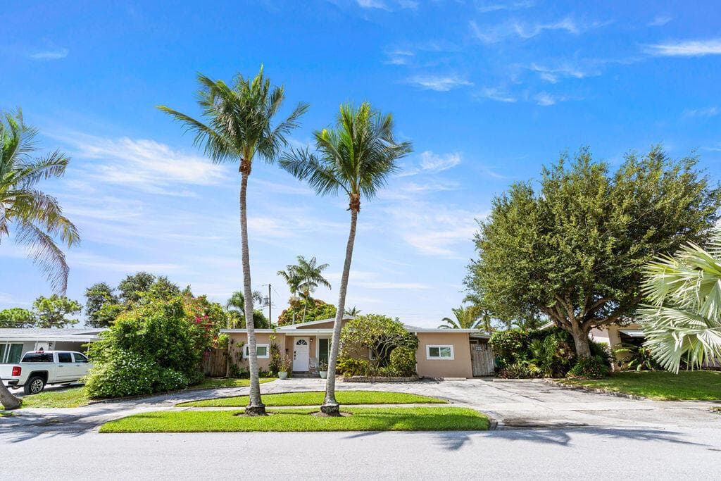 916 W DUVAL Street, Lantana FL 33462 - Lantana, FL - Photo 1