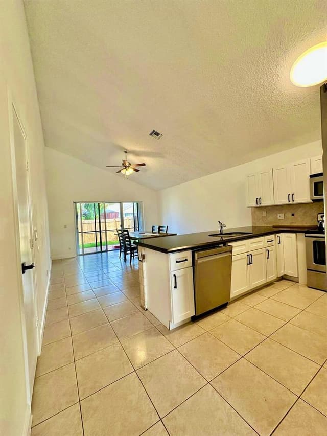 22449 MIDDLETOWN Drive, Boca Raton FL 33428 - Boca Raton, FL - Photo 7