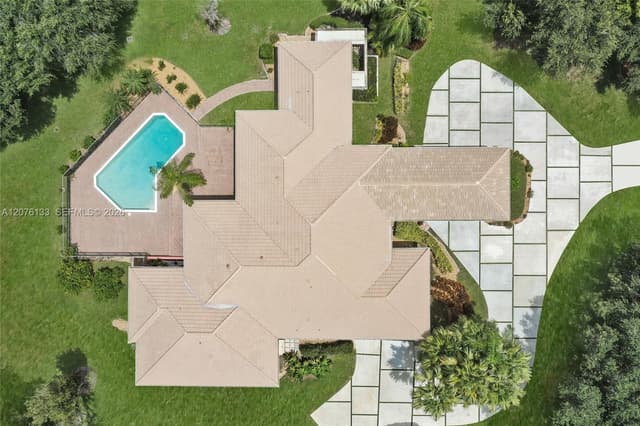2725 Hunter Rd, Weston FL 33331 - Weston, FL - Photo 2