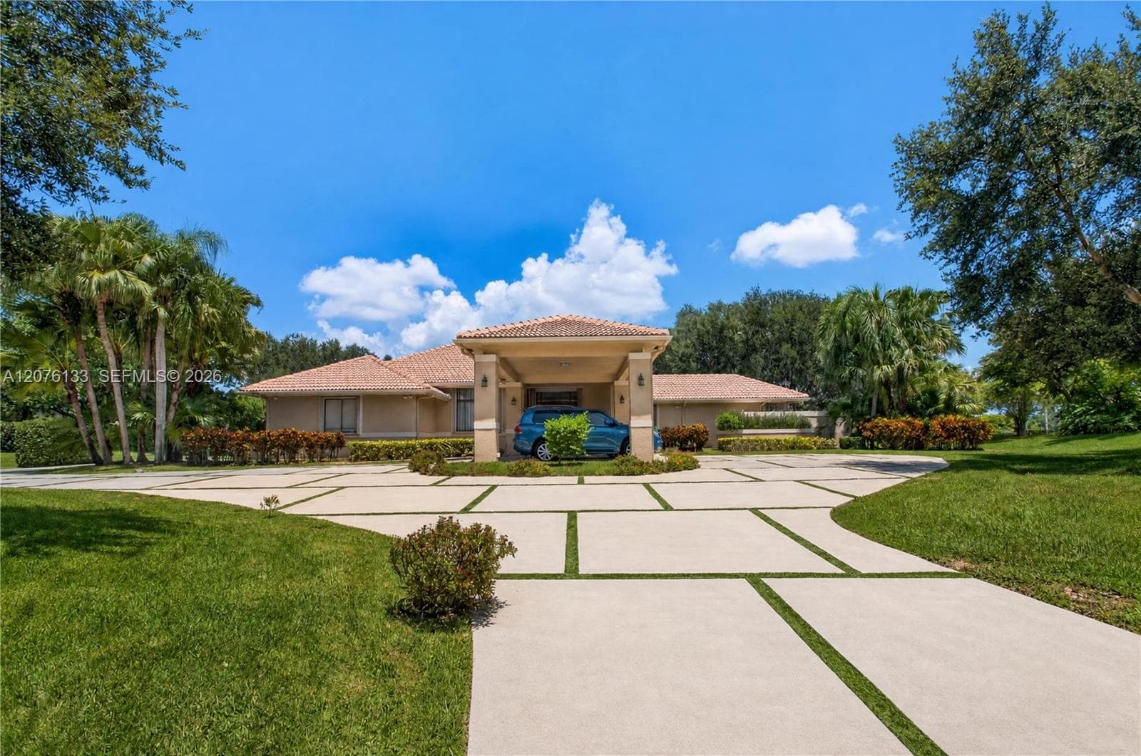 2725 Hunter Rd, Weston FL 33331