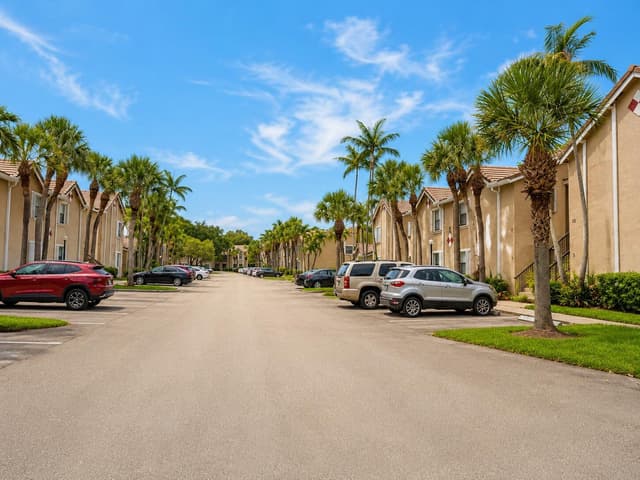 9641 RIVERSIDE # F5, Coral Springs FL 33071 - Coral Springs, FL - Photo 2