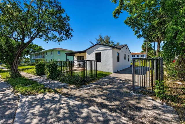 509 20TH Street, West Palm Beach FL 33407 - West Palm Beach, FL - Photo 3