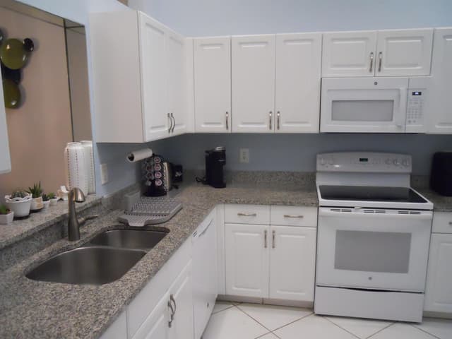 8199 Springlake Drive, Boca Raton FL 33496 - Boca Raton, FL - Photo 3