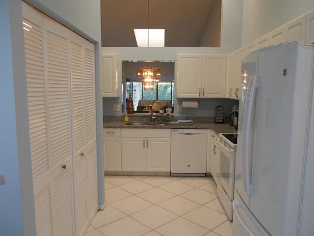 8199 Springlake Drive, Boca Raton FL 33496 - Boca Raton, FL - Photo 4