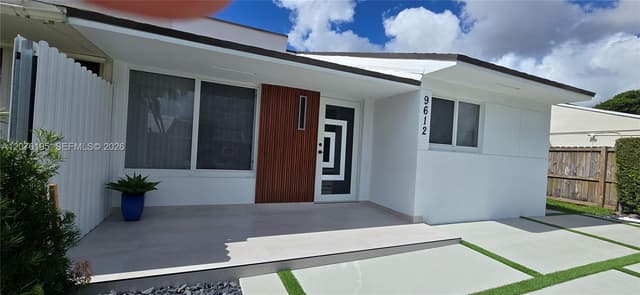 9612 Grand Canal Dr, Miami FL 33174 - Miami, FL - Photo 2