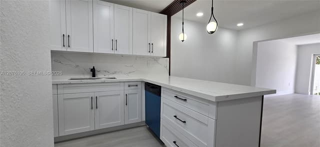 9612 Grand Canal Dr, Miami FL 33174 - Miami, FL - Photo 5