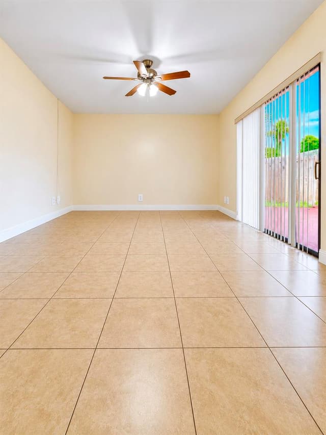 256 Lake Arbor Drive, Palm Springs FL 33461 - Palm Springs, FL - Photo 6