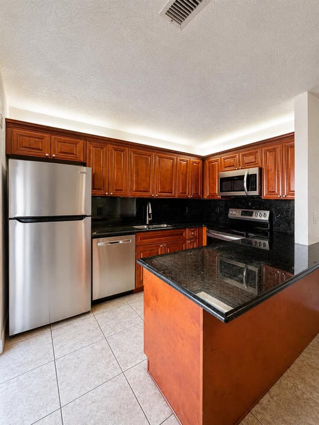 256 Lake Arbor Drive, Palm Springs FL 33461 - Palm Springs, FL - Photo 7