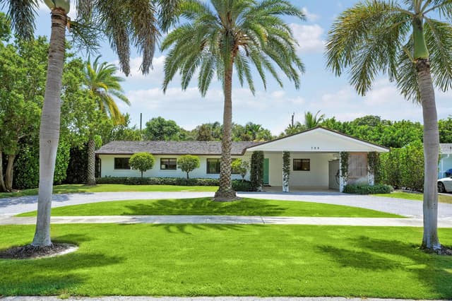 704 PELICAN Way, North Palm Beach FL 33408 - North Palm Beach, FL - Photo 2