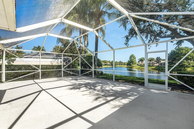 693 HUDSON BAY Drive, Palm Beach Gardens FL 33410 - Palm Beach Gardens, FL - Photo 2