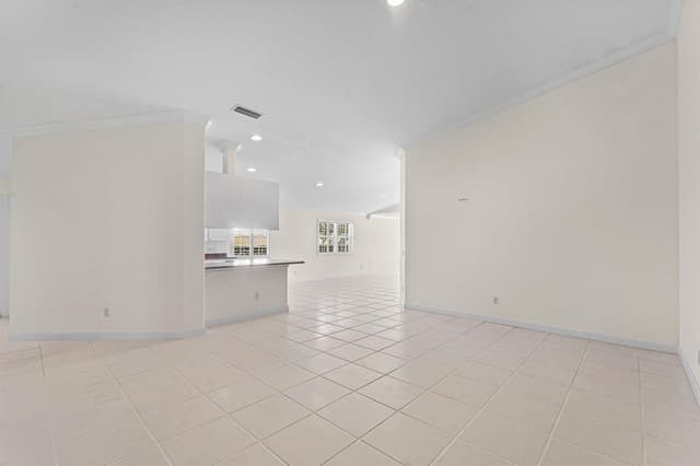 693 HUDSON BAY Drive, Palm Beach Gardens FL 33410 - Palm Beach Gardens, FL - Photo 5