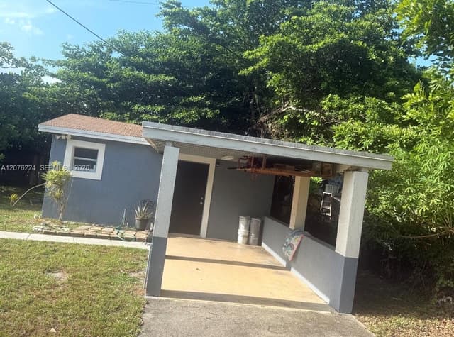 607 NW 42nd St, Oakland Park FL 33309 - Oakland Park, FL - Photo 2