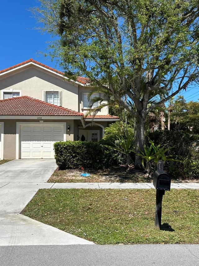 12768 Westhampton Circle, Wellington FL 33414 - Wellington, FL - Photo 2