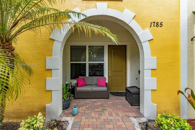 1785 NW 124th Pl, Pembroke Pines FL 33028 - Pembroke Pines, FL - Photo 2
