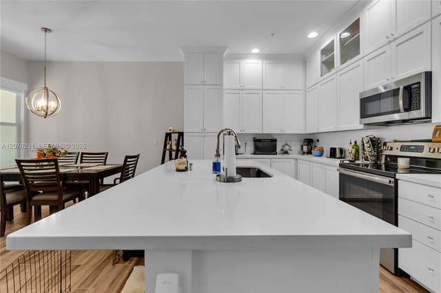 1785 NW 124th Pl, Pembroke Pines FL 33028 - Pembroke Pines, FL - Photo 7