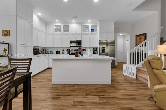 1785 NW 124th Pl, Pembroke Pines FL 33028 - Pembroke Pines, FL - Photo 3