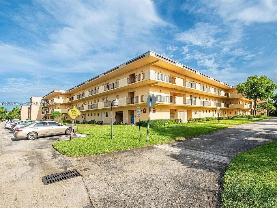 201 Berkley Rd # 102, Hollywood FL 33024 - Hollywood, FL - Photo 1