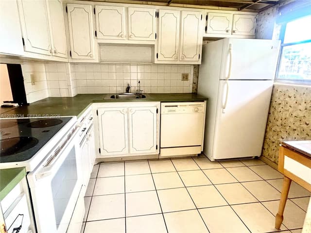 201 Berkley Rd # 102, Hollywood FL 33024 - Hollywood, FL - Photo 4