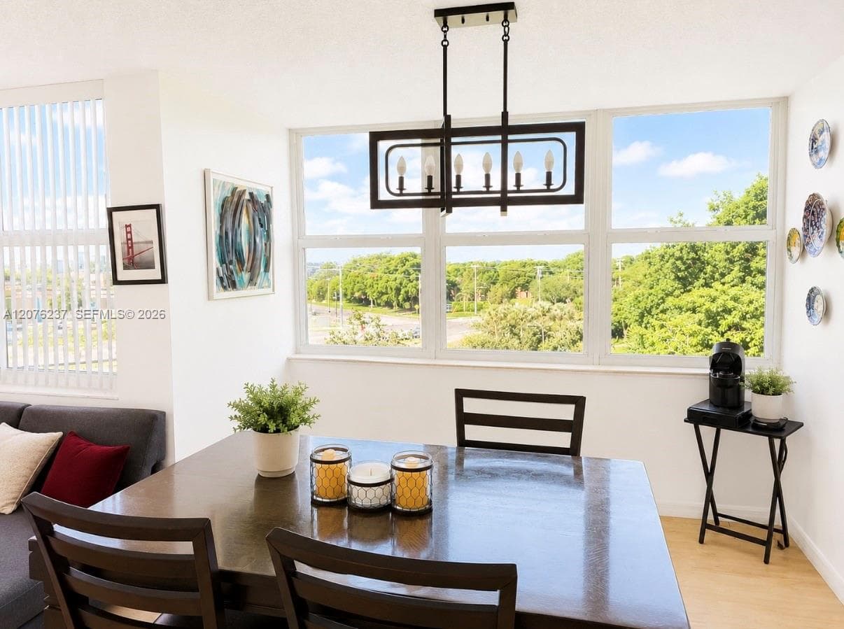 1100 Saint Charles Pl # 504, Pembroke Pines FL 33026 - Pembroke Pines, FL - Photo 1