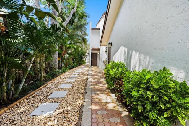 1301 N RIVERSIDE Drive # 1, Pompano Beach FL 33062 - Pompano Beach, FL - Photo 2