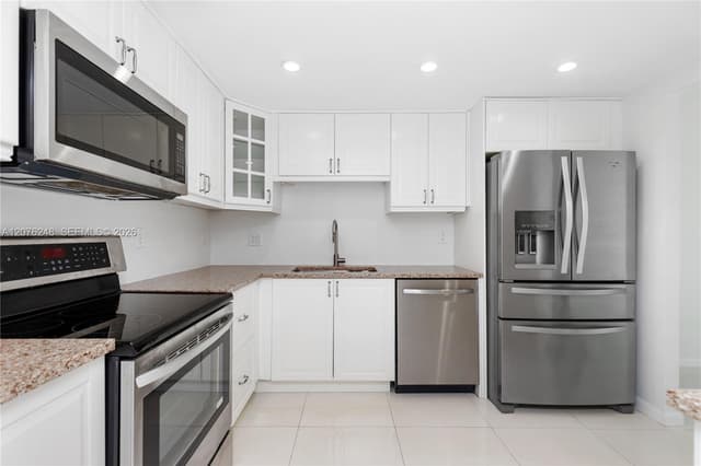 210 Sea View Dr # 207, Key Biscayne FL 33149 - Key Biscayne, FL - Photo 3