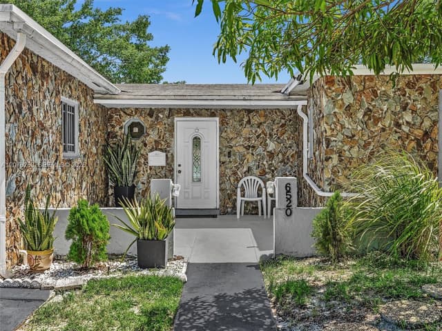 6520 SW 7th Ct, North Lauderdale FL 33068 - North Lauderdale, FL - Photo 2