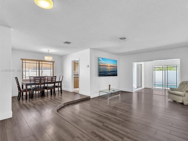6520 SW 7th Ct, North Lauderdale FL 33068 - North Lauderdale, FL - Photo 5