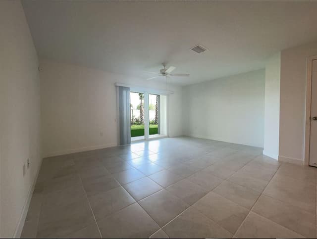 6907 Broadwater Lane, Lake Worth FL 33467 - Lake Worth, FL - Photo 5