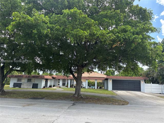 10 SW 46th Ave, Plantation FL 33317 - Plantation, FL - Photo 2