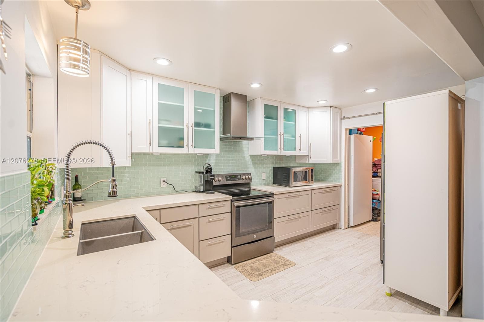 10 SW 46th Ave, Plantation FL 33317
