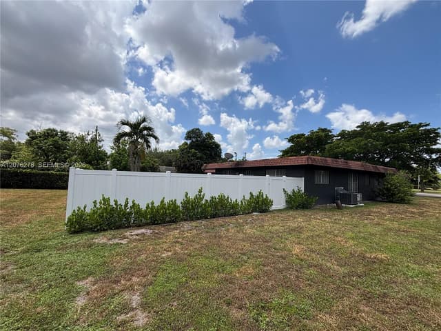 10 SW 46th Ave, Plantation FL 33317 - Plantation, FL - Photo 4