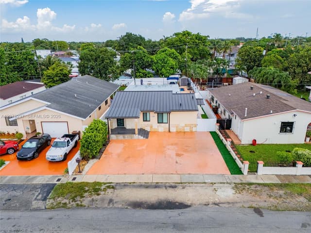 233 W 39th Pl, Hialeah FL 33012 - Hialeah, FL - Photo 2