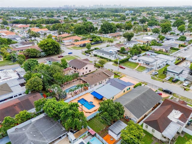 233 W 39th Pl, Hialeah FL 33012 - Hialeah, FL - Photo 7