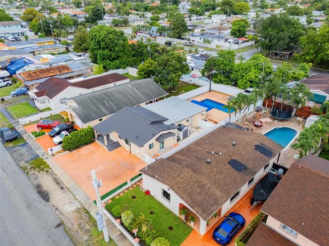 233 W 39th Pl, Hialeah FL 33012 - Hialeah, FL - Photo 3