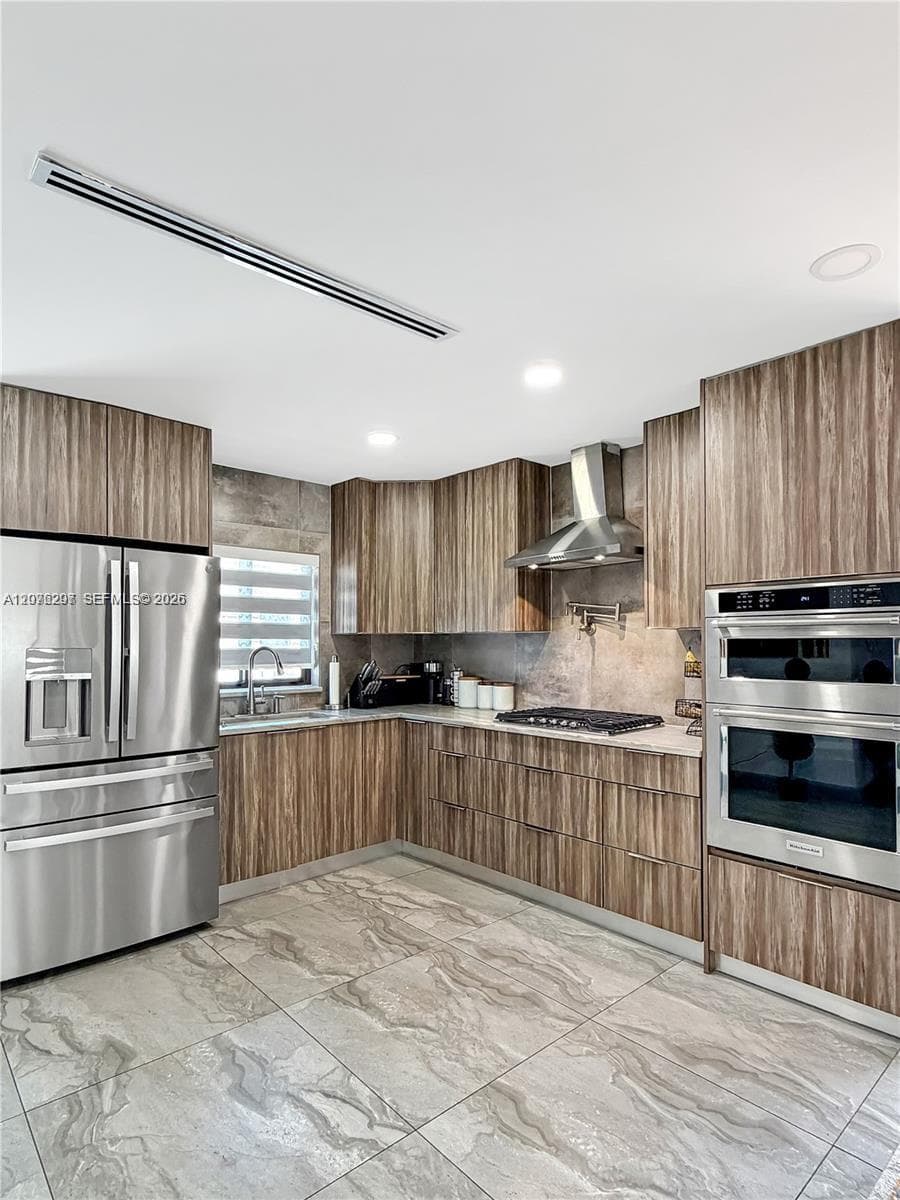233 W 39th Pl, Hialeah FL 33012 - Hialeah, FL - Photo 1