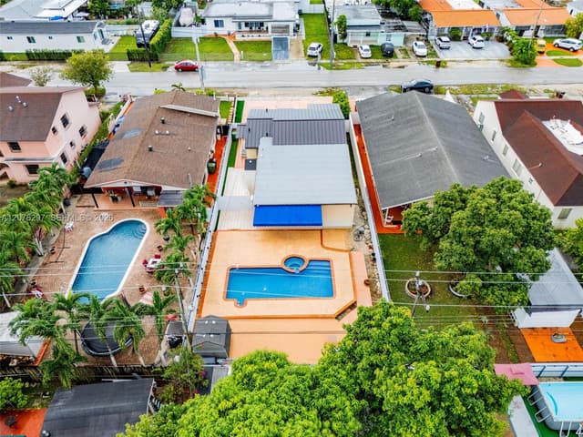 233 W 39th Pl, Hialeah FL 33012 - Hialeah, FL - Photo 5