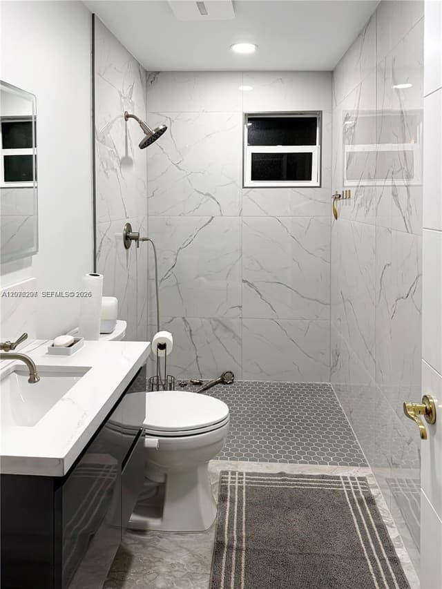 233 W 39th Pl, Hialeah FL 33012 - Hialeah, FL - Photo 4