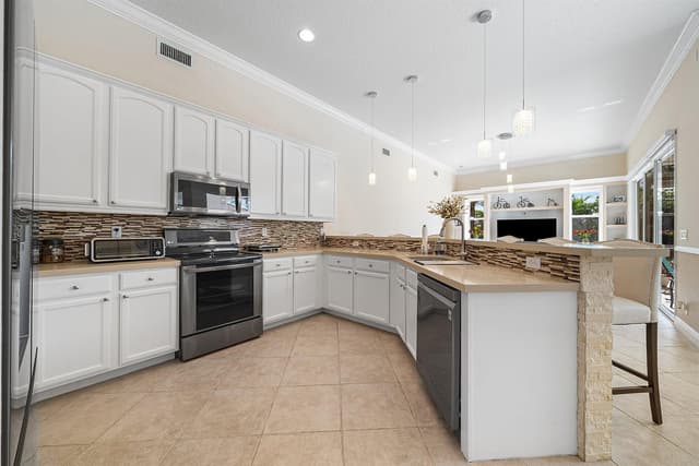 198 Cypress Trace, Royal Palm Beach FL 33411 - Royal Palm Beach, FL - Photo 7