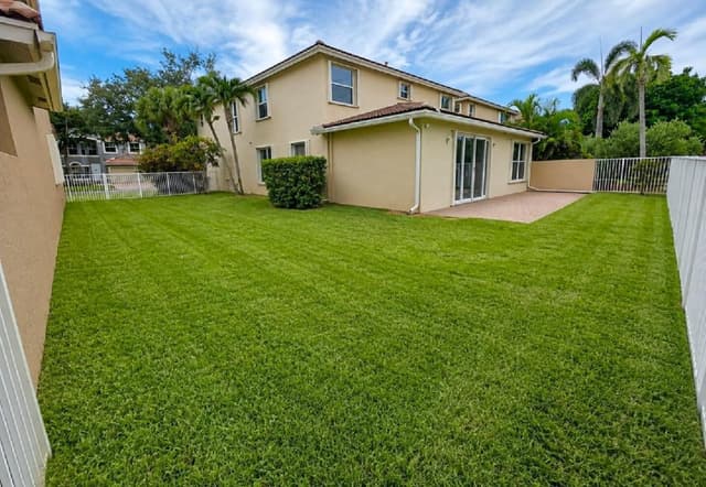 5292 Sancerre Circle, Lake Worth FL 33463 - Lake Worth, FL - Photo 5