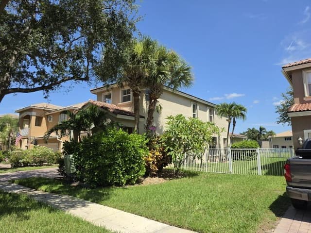 5292 Sancerre Circle, Lake Worth FL 33463 - Lake Worth, FL - Photo 4