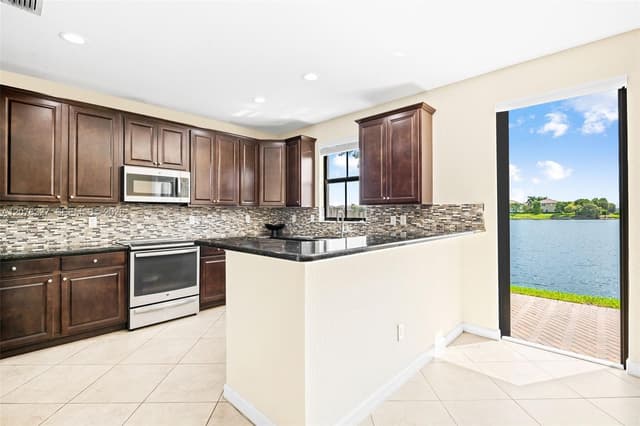 8442 Lake Majesty Ln, Parkland FL 33076 - Parkland, FL - Photo 7