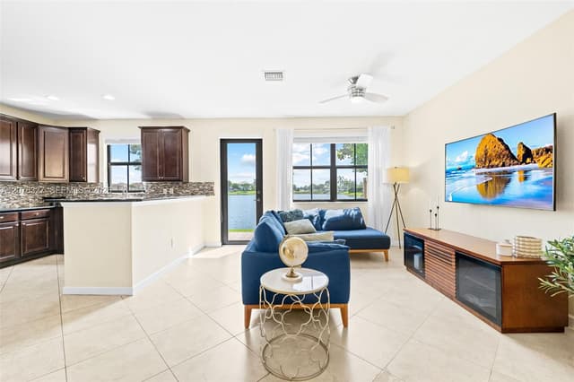 8442 Lake Majesty Ln, Parkland FL 33076 - Parkland, FL - Photo 5
